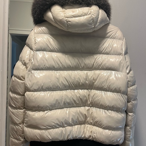 Avenue George V Paris bomber - Picture 4 of 7